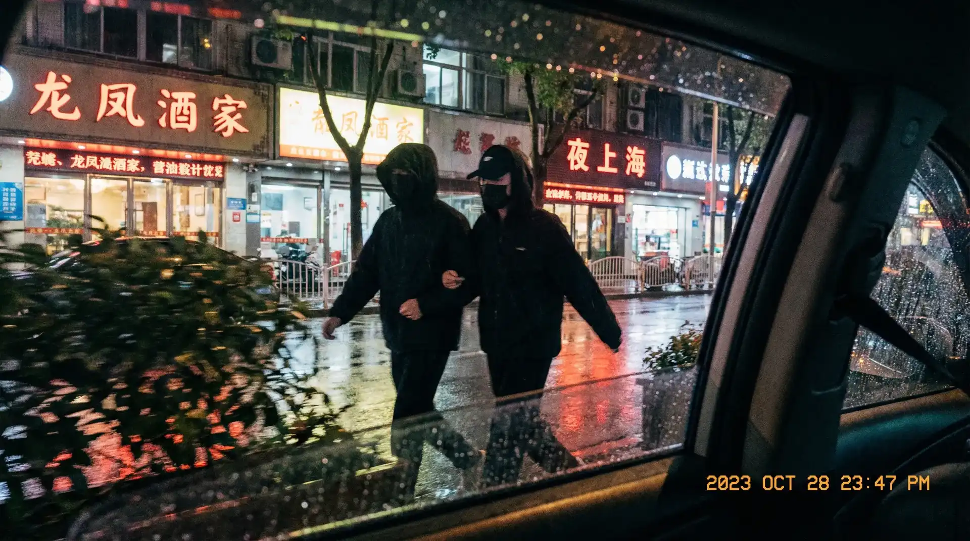 全程车的百合推荐短篇 - 顶流明星深夜密会现场抓拍照片